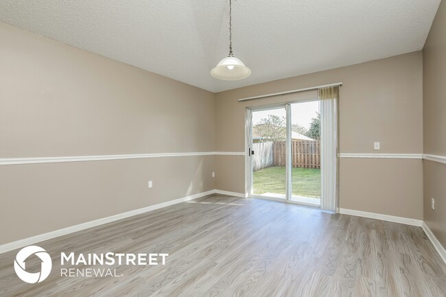 Photo - 977 Vanderbilt Dr