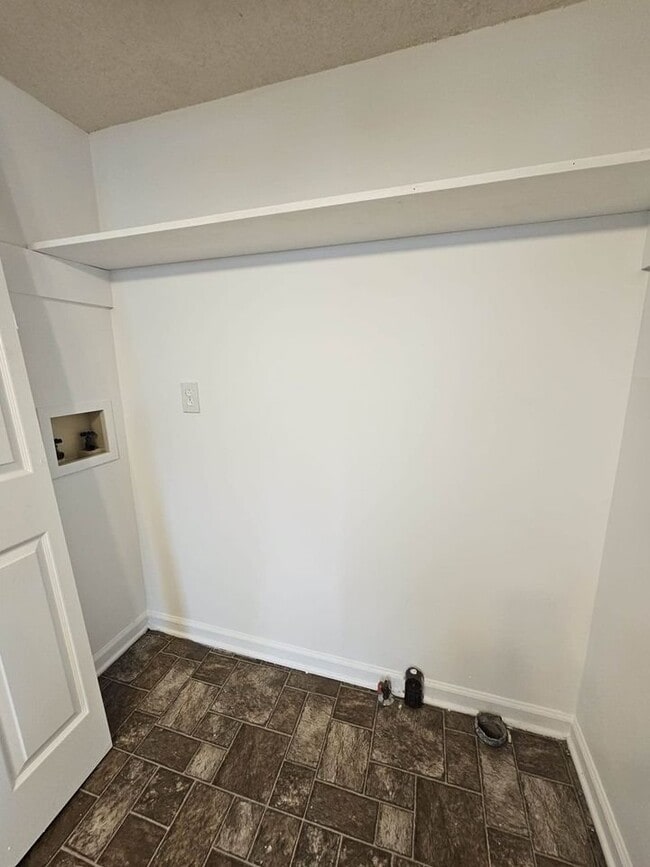 Photo - 1528 Richmond Rd