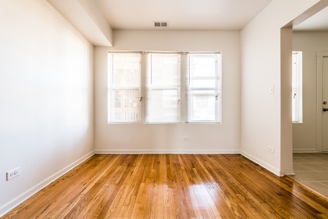 Photo - 404 School St