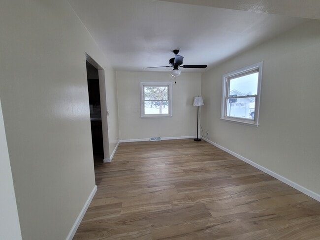 Photo - 4998 10th Ave