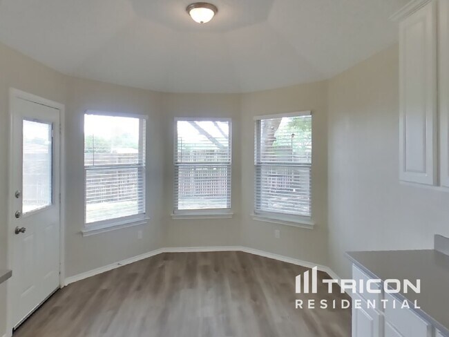 Photo - 2520 Elliott Ave