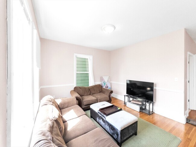 32 Fisher Ave Unit 2