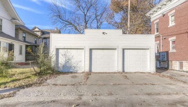 1233 Benton Blvd