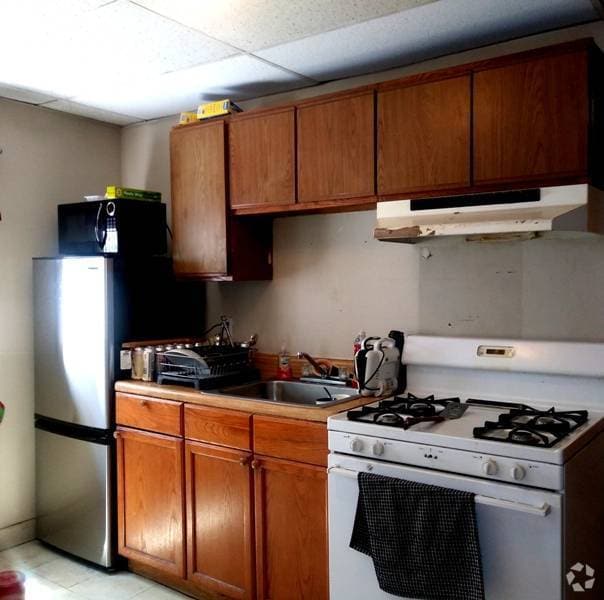 Building Photo - 169 Windsor St Unit 2 Rental