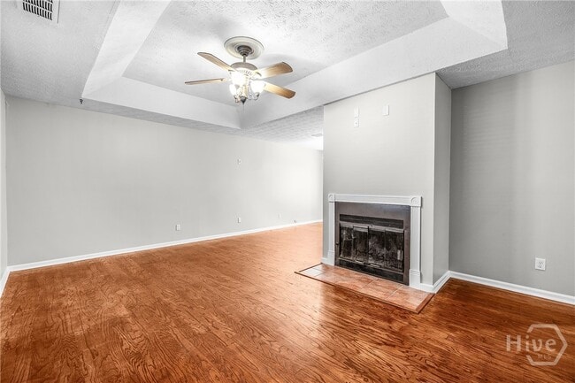 Photo - 615 W Tietgen St