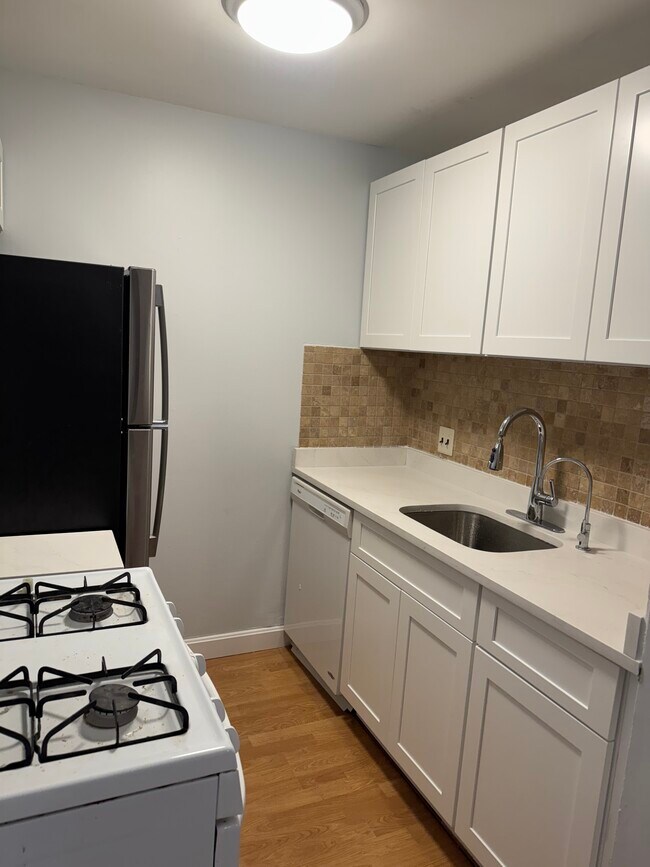 Photo - 144 Kenrick St Unidad 37