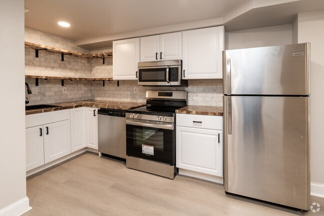 1BR, 2BA - 1,450SF - Kitchen