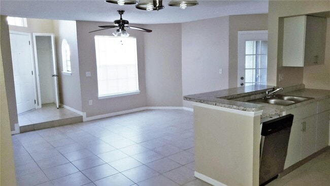 Photo - 445 Fountainhead Cir