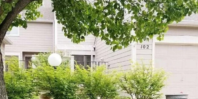 2221 N Bramblewood #102 - 2221 N Bramblewood #102 House