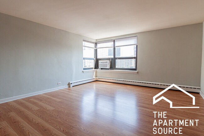 Photo - 445 W Wellington Ave Unit 10E