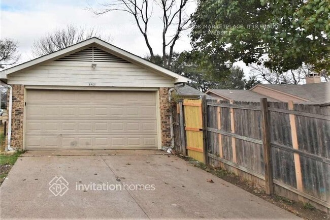 Photo - 8465 Willow Creek Dr