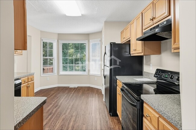 Photo - 5745 Newnan Cir
