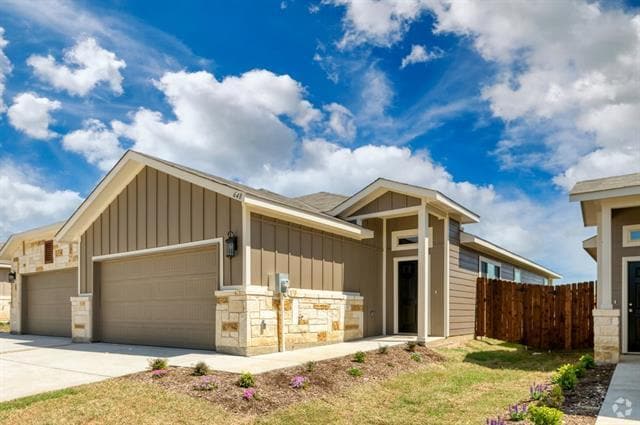 Building Photo - 744 Wheatfield Dr Rental