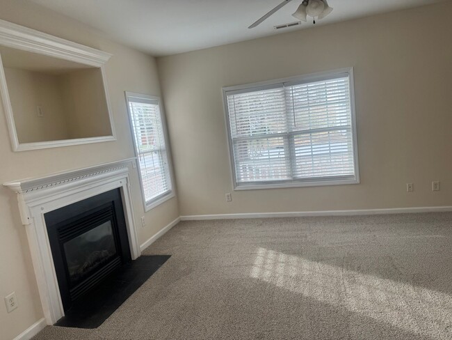 Photo - Fantastic 4br/2.5ba home, Conv to 40, excellent location, Available Now!