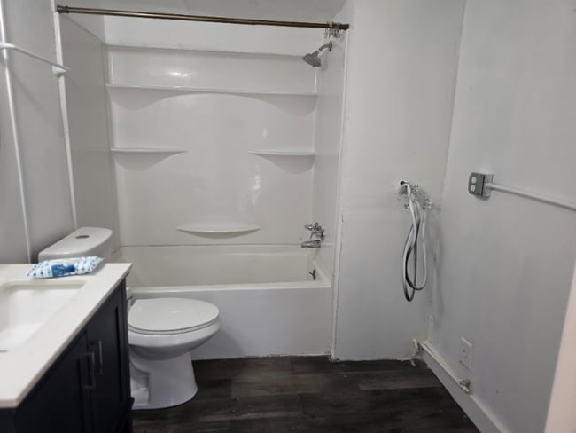 Photo - 2325 E Packard Ave