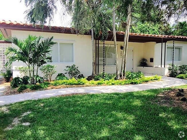 Building Photo - 5891 SW 83rd St Rental