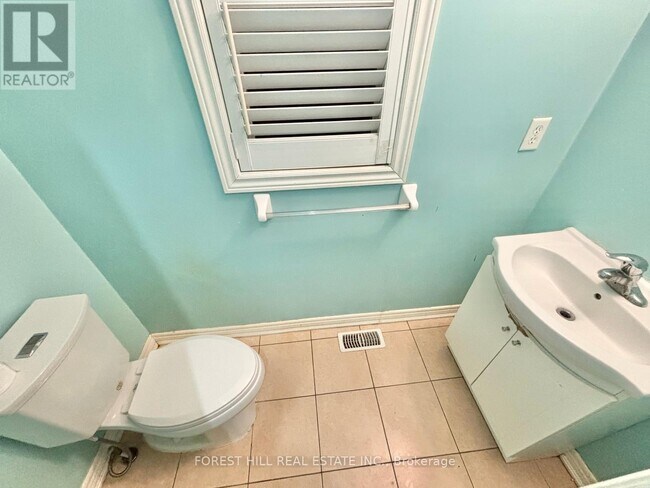 Photo - 38 Crystalview Crescent