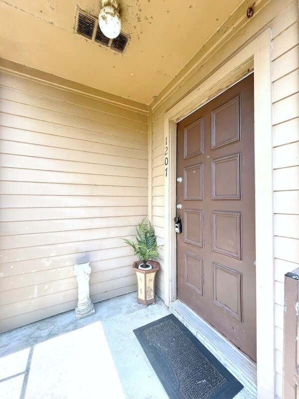 Building Photo - 10555 Turtlewood Ct Unit 1207 Rental