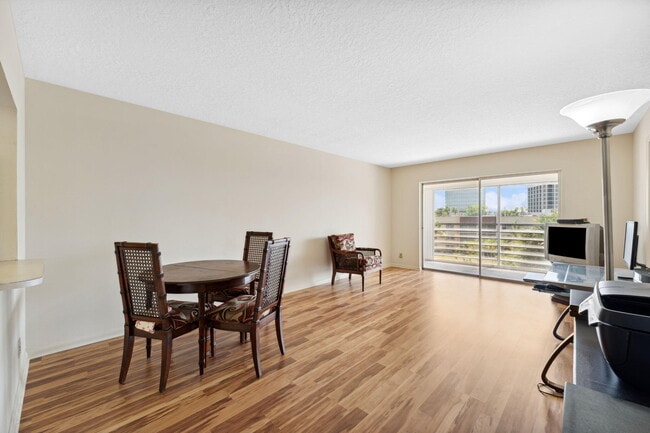 Photo - 1638 Embassy Dr Unit 410