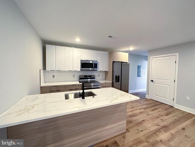 Building Photo - 1720 Master St Unit 1