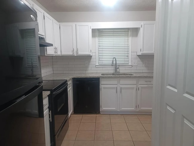 Photo - 595 Wedgewood Dr