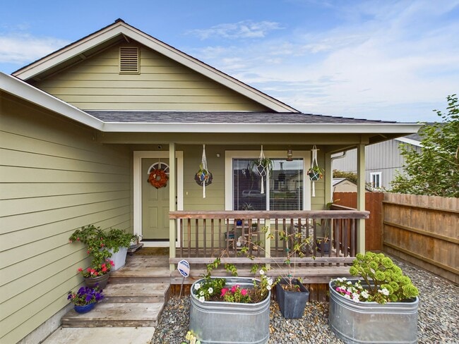 Photo - 3 Bed / 2 Bath Home in McKinleyville – Landscaped Yard, Sauna, & 2-Car Garage