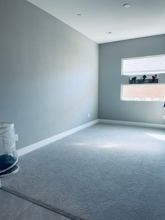 Photo - Absolutely beautiful single story home in ...