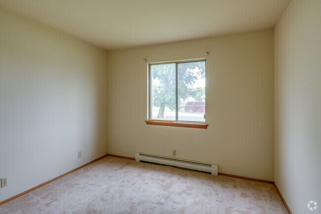 2 BR, 1.5 BA - 900SF