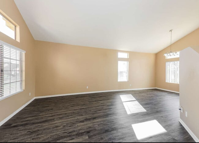 Photo - 414 W Ella J Gilmore St