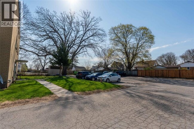 Photo - 1075 Brenchley St