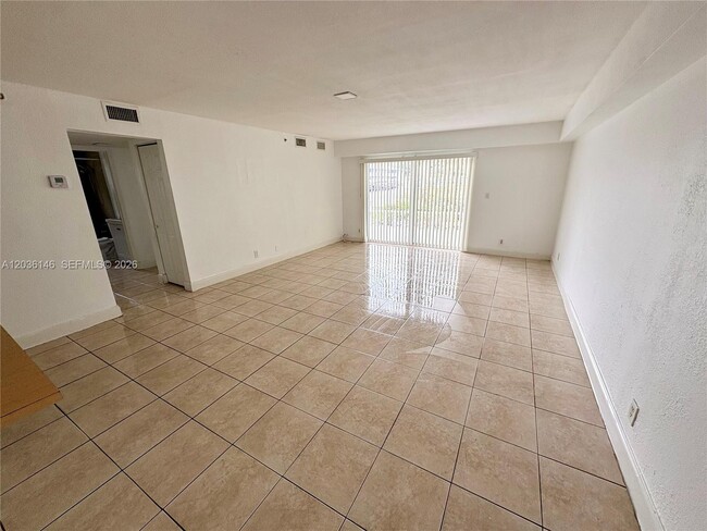 Building Photo - 4271 NW 5th St Unit 128