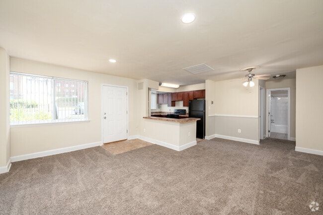 1BR, 1BA – 610SF - Livingroom