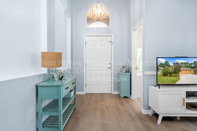 Photo - 409 Los Caminos Street