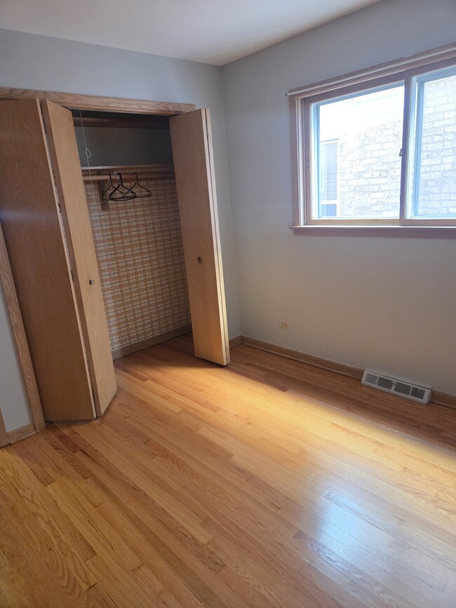 Photo - 5850 N Mulligan Ave Unit 1