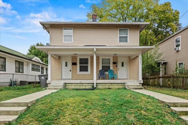 Building Photo - 3729-3729 N Kenwood Ave Unit 3729 N Kenwood Ave