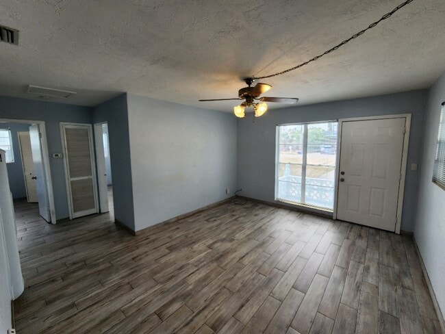 Photo - Nice beach side 2/1, walk to beach, restaurants