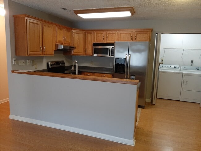 Photo - 582 Moull St Unit 582B