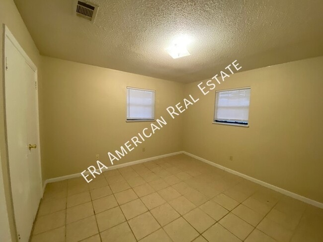 Photo - 129 Twin Trees Dr