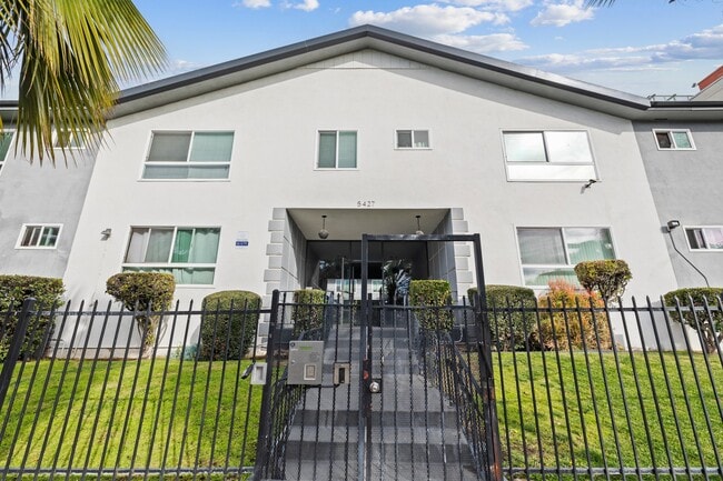 Photo - 5427 Carlton Way Unidad 3