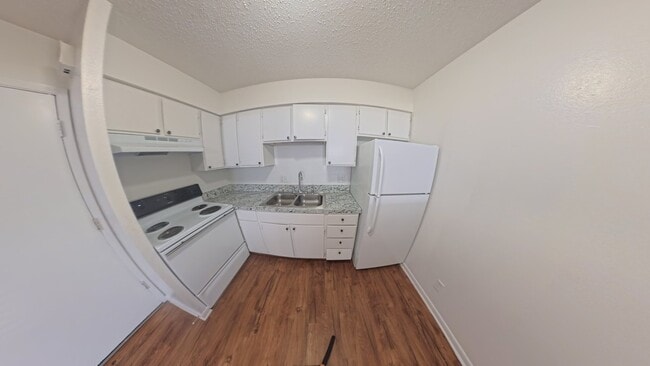 Photo - 310 NW Chapel Dr