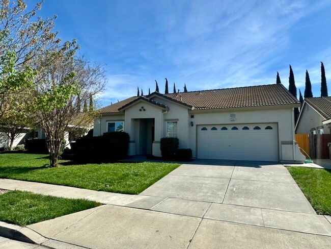 Building Photo - 3 bedroom 2 bath beautiful home in West Sac