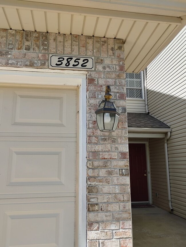 Photo - 3852 Ledyard St