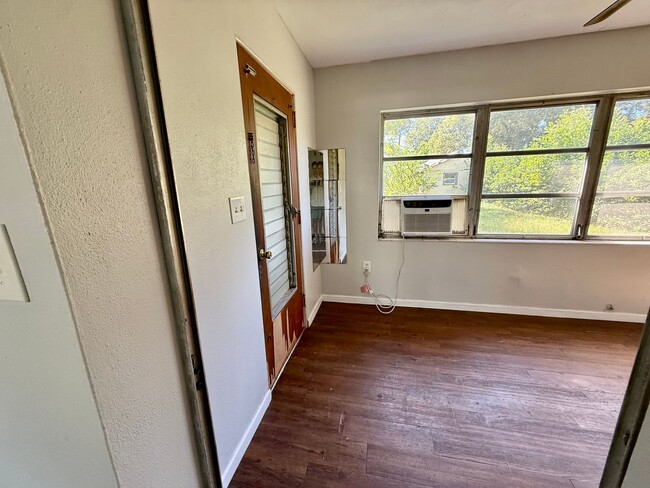 Photo - Affordable 1 Bedroom / 1 Bathroom Located ...