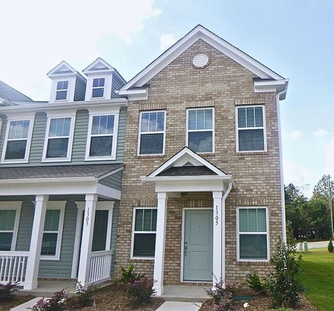 Building Photo - 2 br 2.5 ba townhome, close to I-85, dining and shopping -AVAILABLE NOW