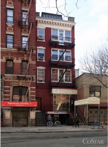 Photo - 146 W 4th St