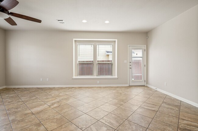 Photo - 102 Preston Trail