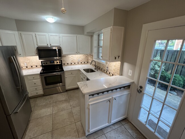 Building Photo - 2507 S Walter Reed Dr Unit A Rental
