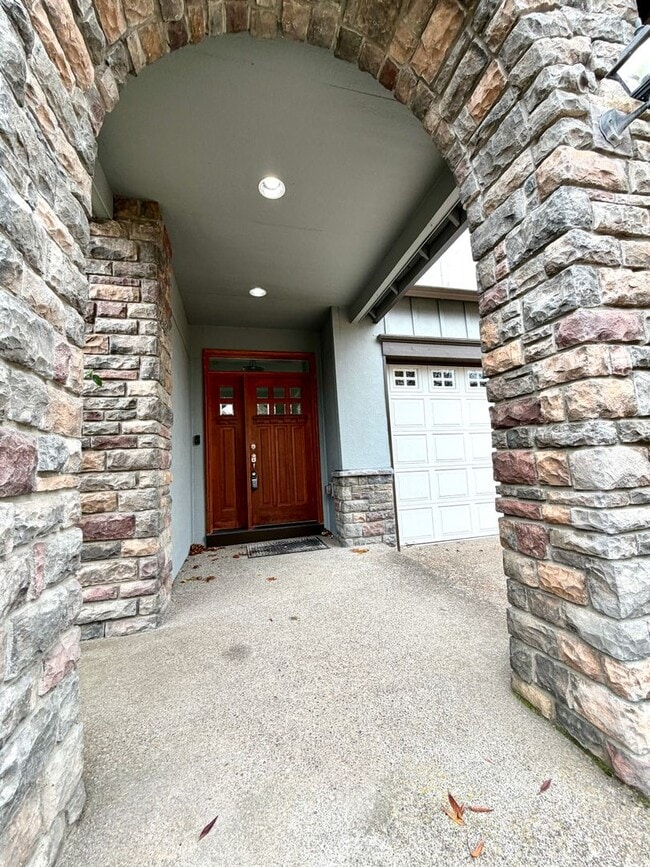 Photo - Beautiful Home in the Sought After Arbor Crossing Subdivision~ Soaring Windows with Great Natural...