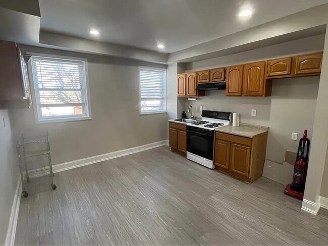 Photo - 345 Font Hill Ave