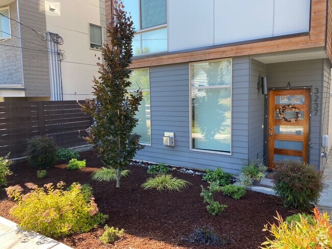 Building Photo - Beautiful 3 bedroom home in Ballard!